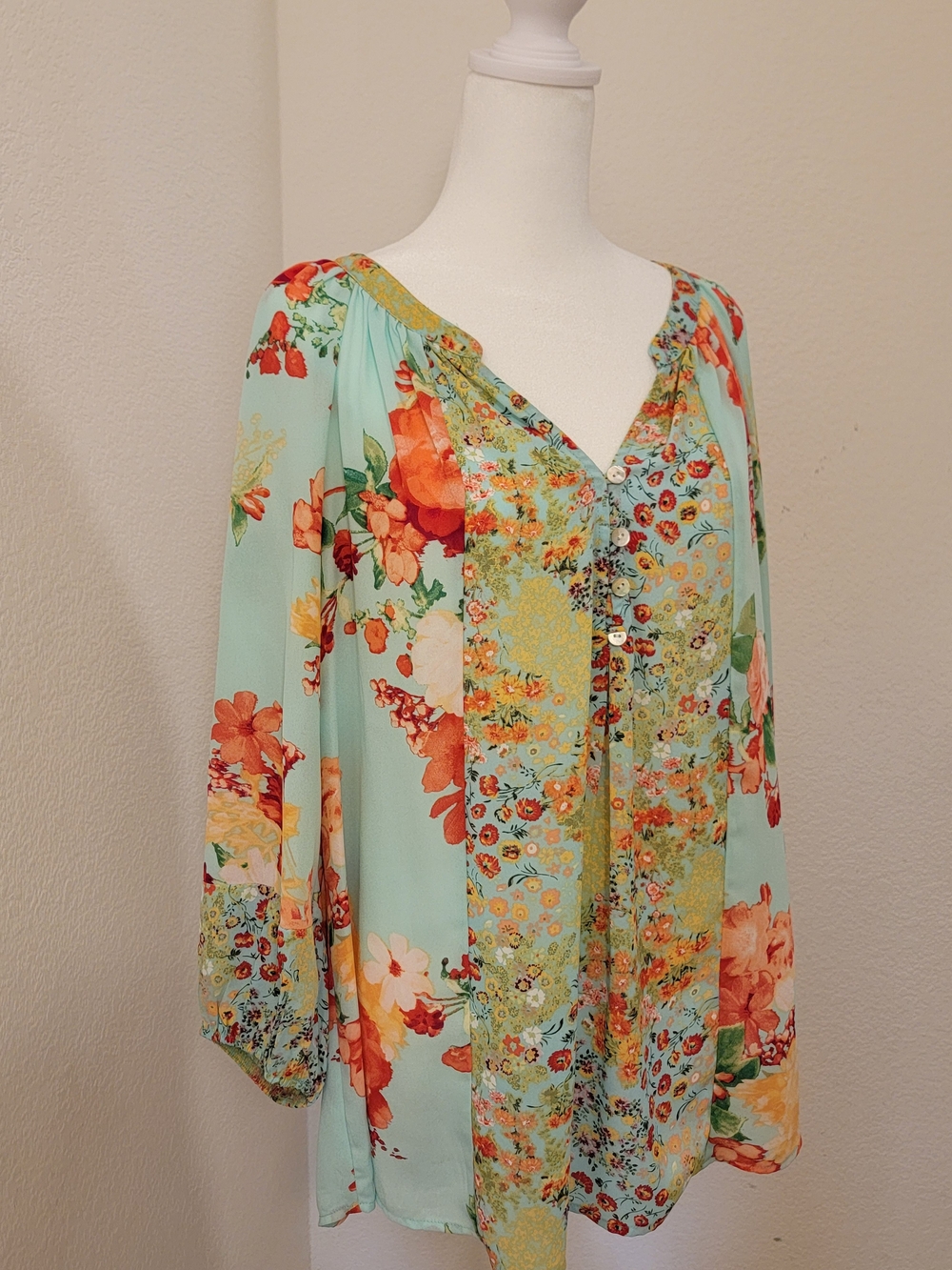 fig and flower Mint Floral V-Neck Button Accent Blouse - Large